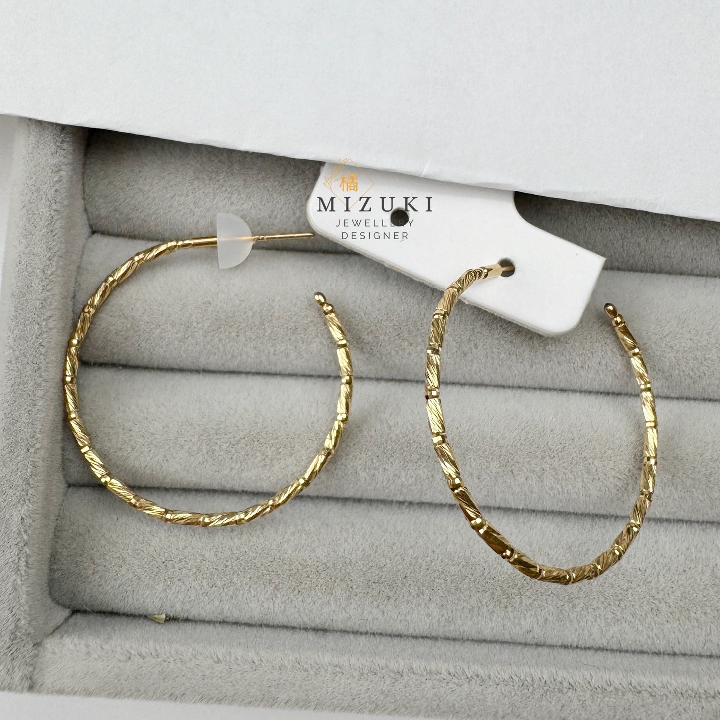 18K黃金雕刻紋圓圈約1.5×30mm素面設計耳環
